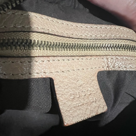 Good condition. Authentic GUCCI Iconic Horsebit Monogram Medium bag in brown - Picture 8 of 8